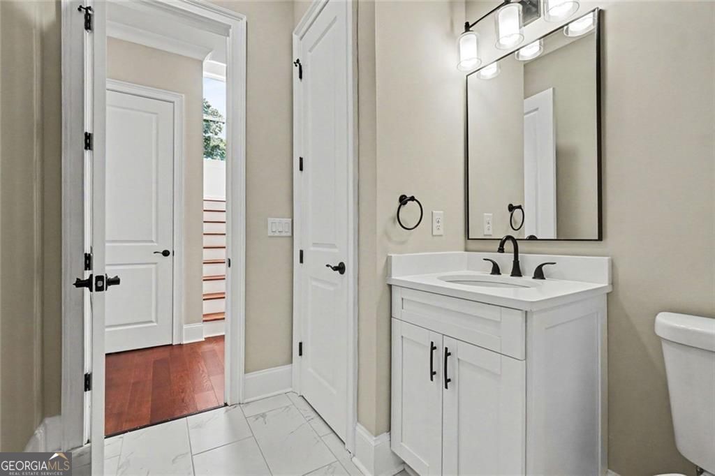 Welcome to this beautifully designed two-story home conveniently locat – image 27