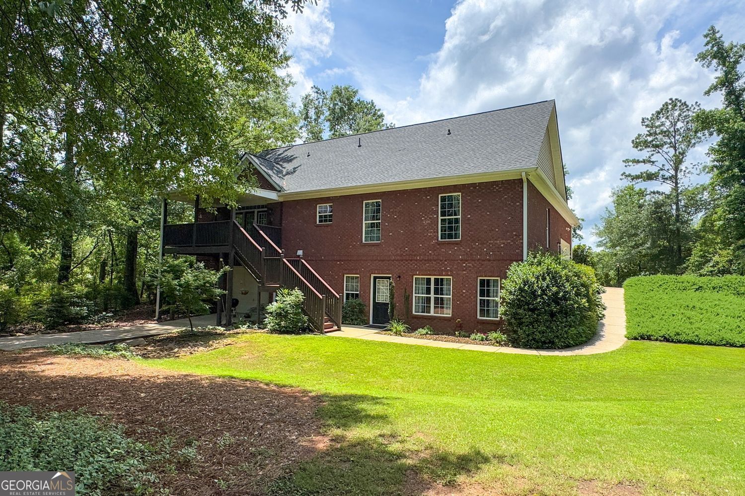 No HOA or restrictions! Full basement w/in-law suite! All Brick! Come – image 5