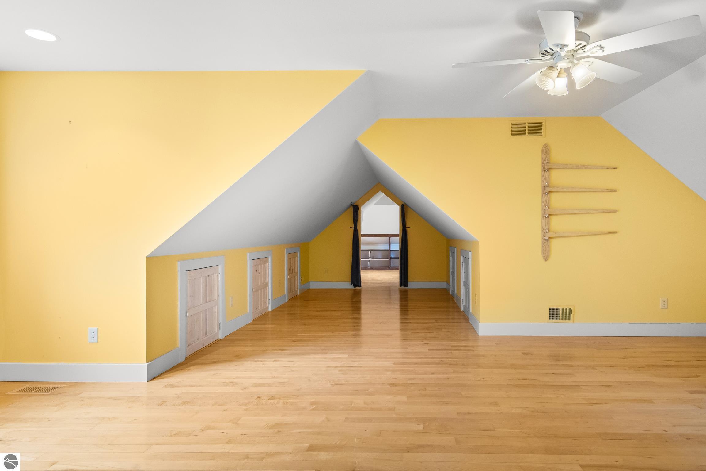 This 3-bedroom, 2.5-bath farmhouse offers a property designed for coun – image 32