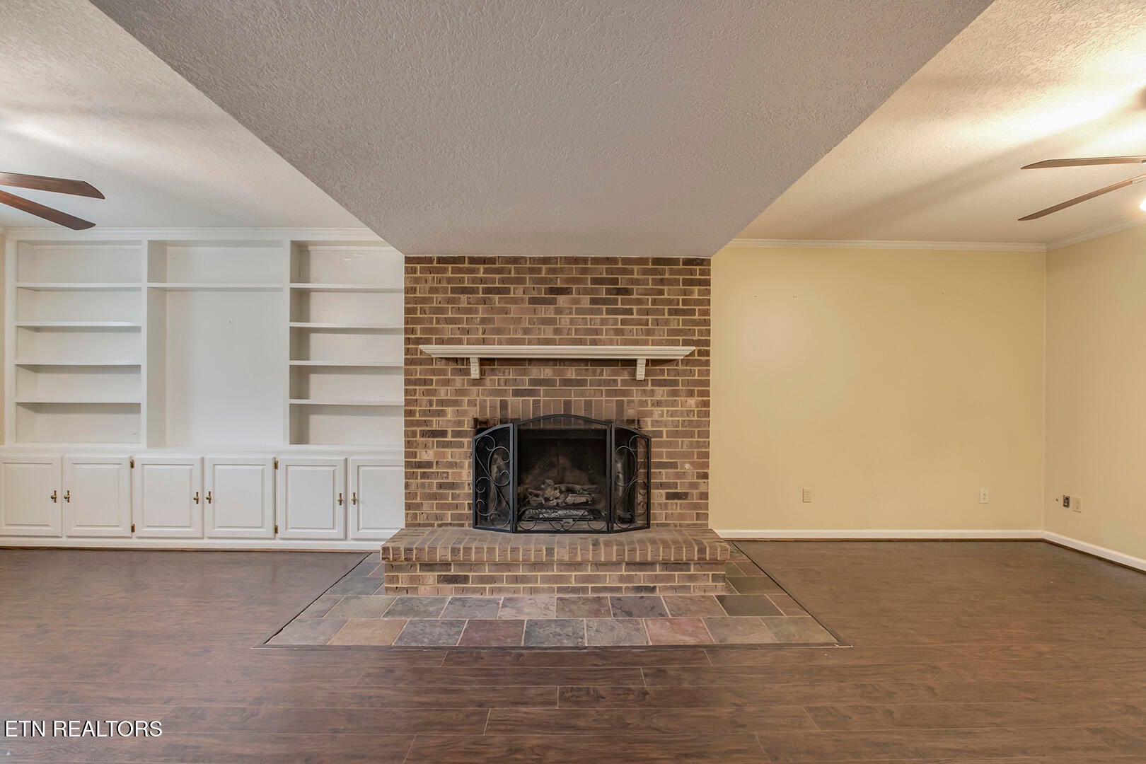 Are you looking for a wonderful home in a desired subdivision in a gre – image 9
