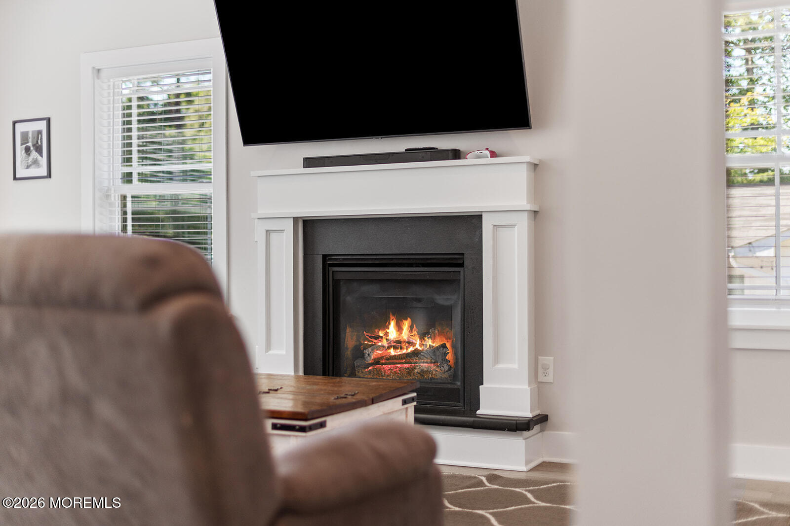 Beautifully maintained 3-bedroom, 2.5-bath home featuring an open-conc – image 8