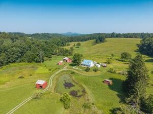 Offering One of the Most Beautiful Farms in Nicholas County A Rare opp – image 4