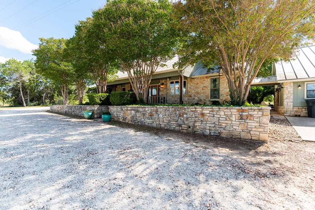 Unrestricted 3-acre property designed with homesteading & self-suffici – image 11