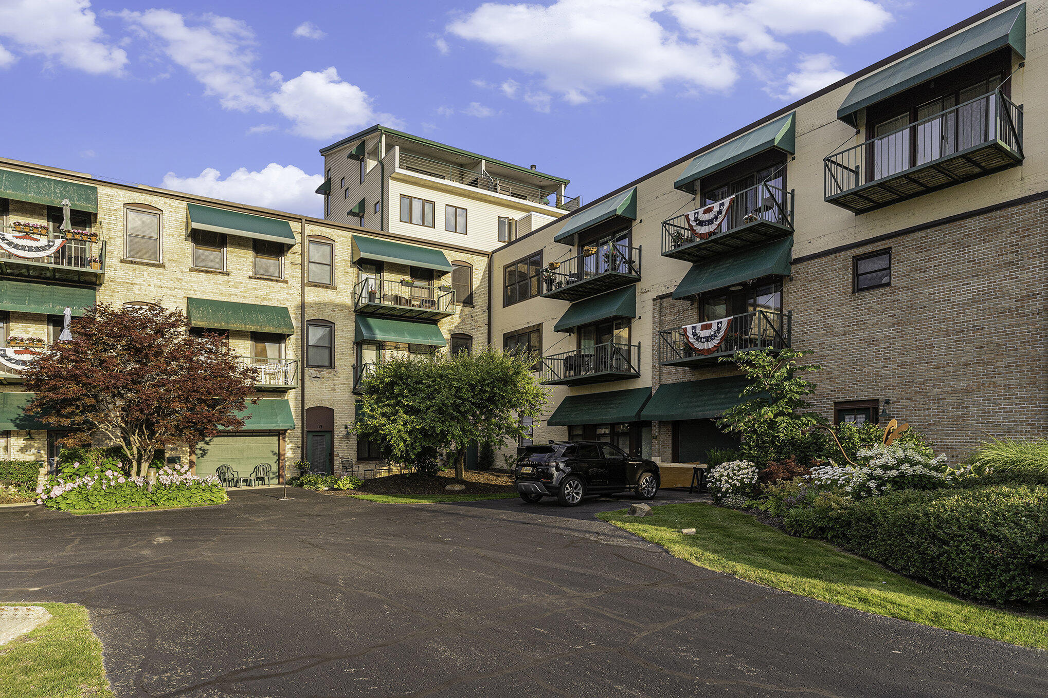 INVESTMENT OPPORTUNITY!! One of Grand Havens most prestigious properti – image 46