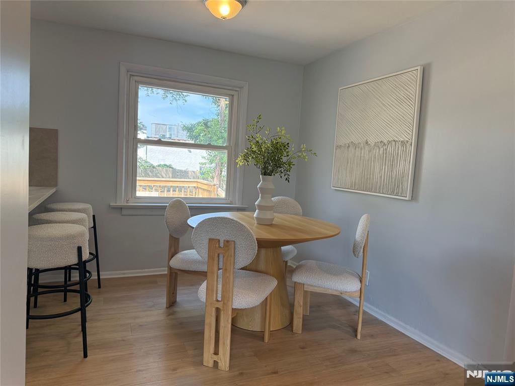 Welcome to 25 Lakeview Drive in Emerson! This beautifully renovated 3- – image 22