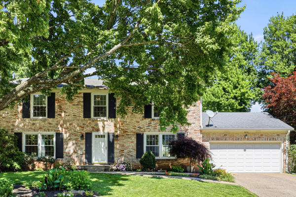 Welcome to this beautiful home that’s gleaming with pride and perfecti – image 2