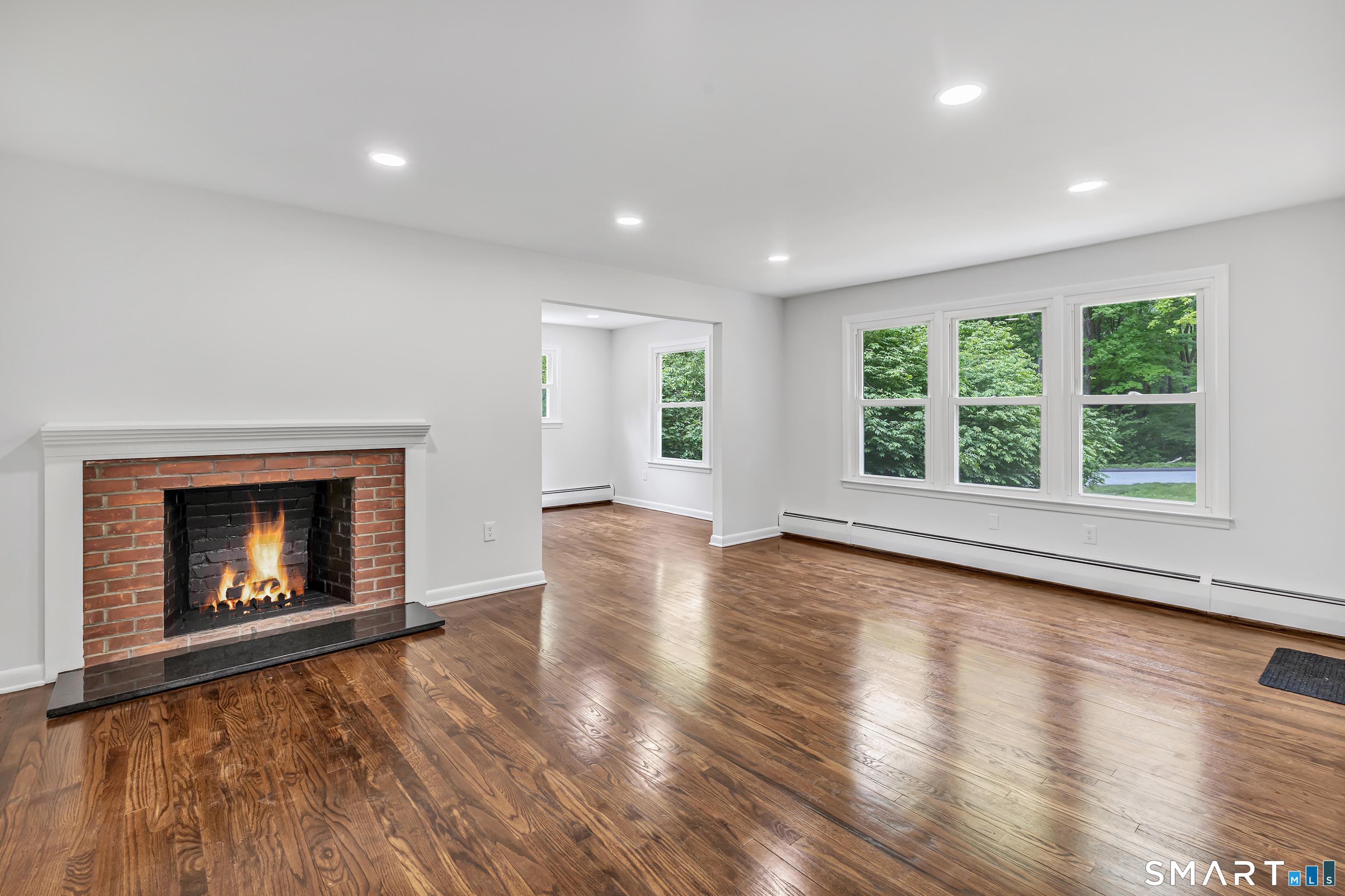 Welcome to 7 Longview Road, located in the desirable Sandy Hook sectio – image 4