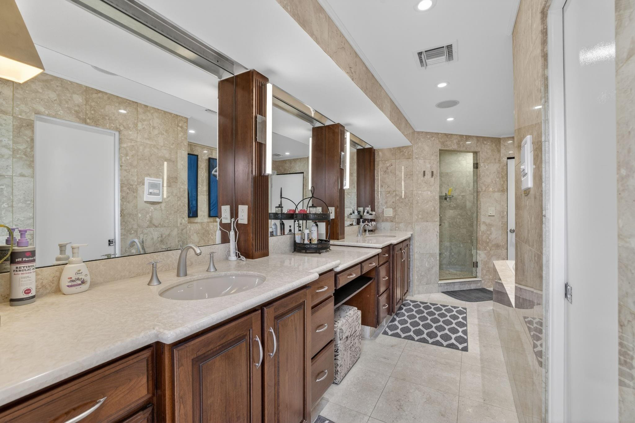 Rare & remarkable resort-style estate, set on an expansive lot in one – image 35