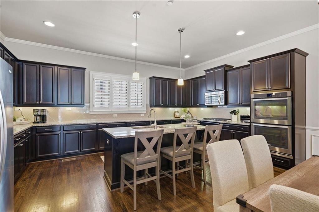 This beautifully maintained townhome in Sandy Springs offers an except – image 12