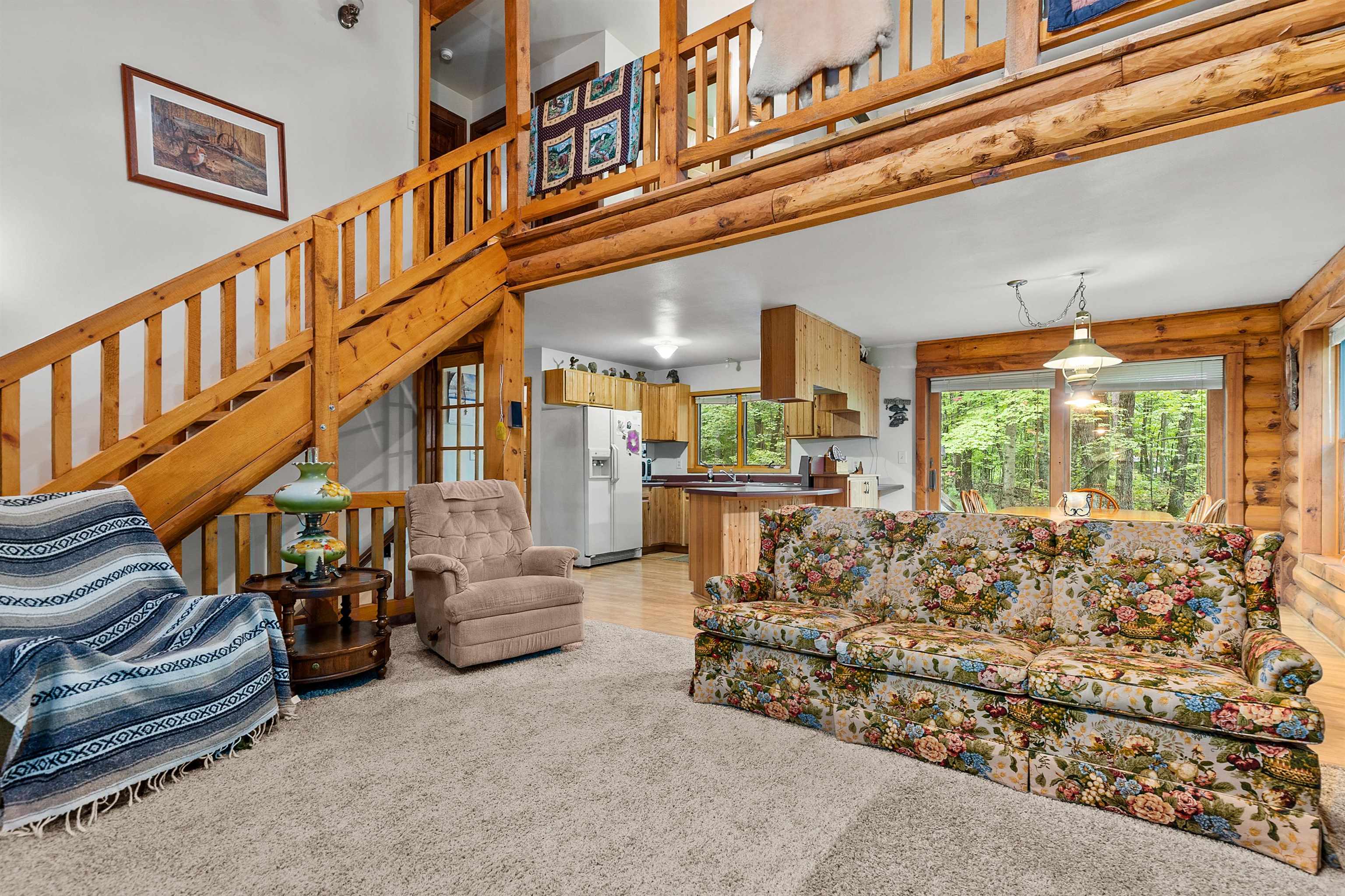 Experience the best of Legend Lake in this charming 1.5-story cottage. – image 7
