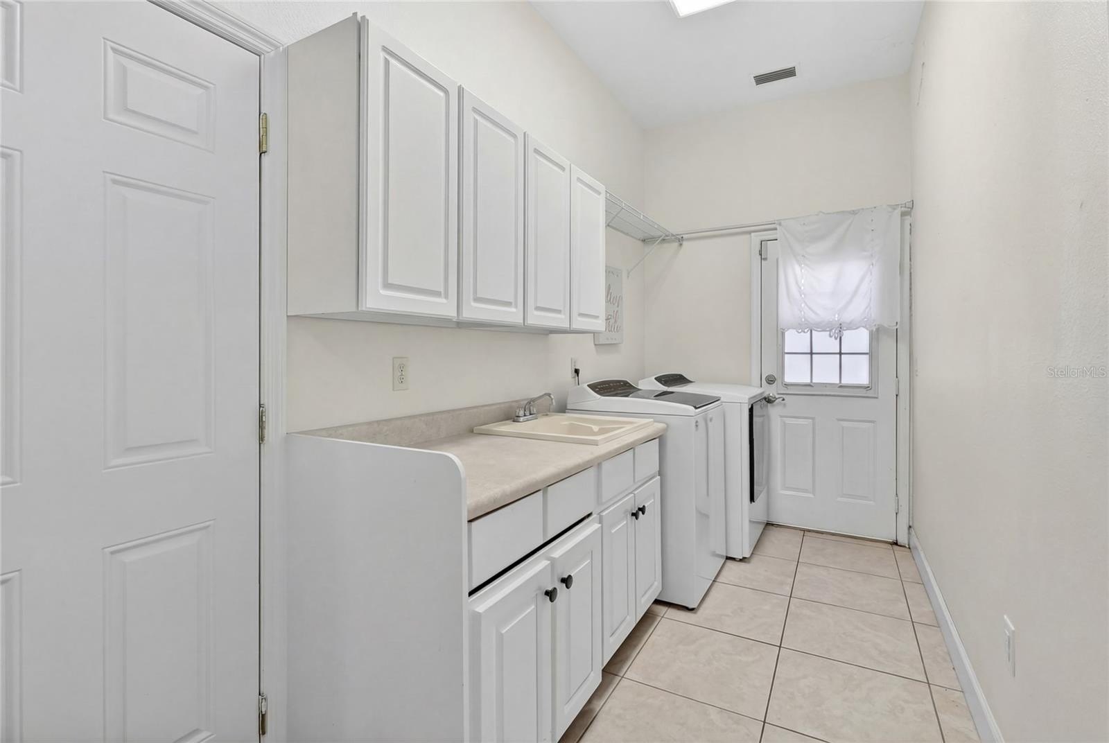 1028 1028 S LAKE MARIAM Drive, WINTER HAVEN, Florida, 33884, USA, 3 Bedrooms Bedrooms, ,3 BathroomsBathrooms,Residential,For Sale,1028 S LAKE MARIAM Drive,P4938222