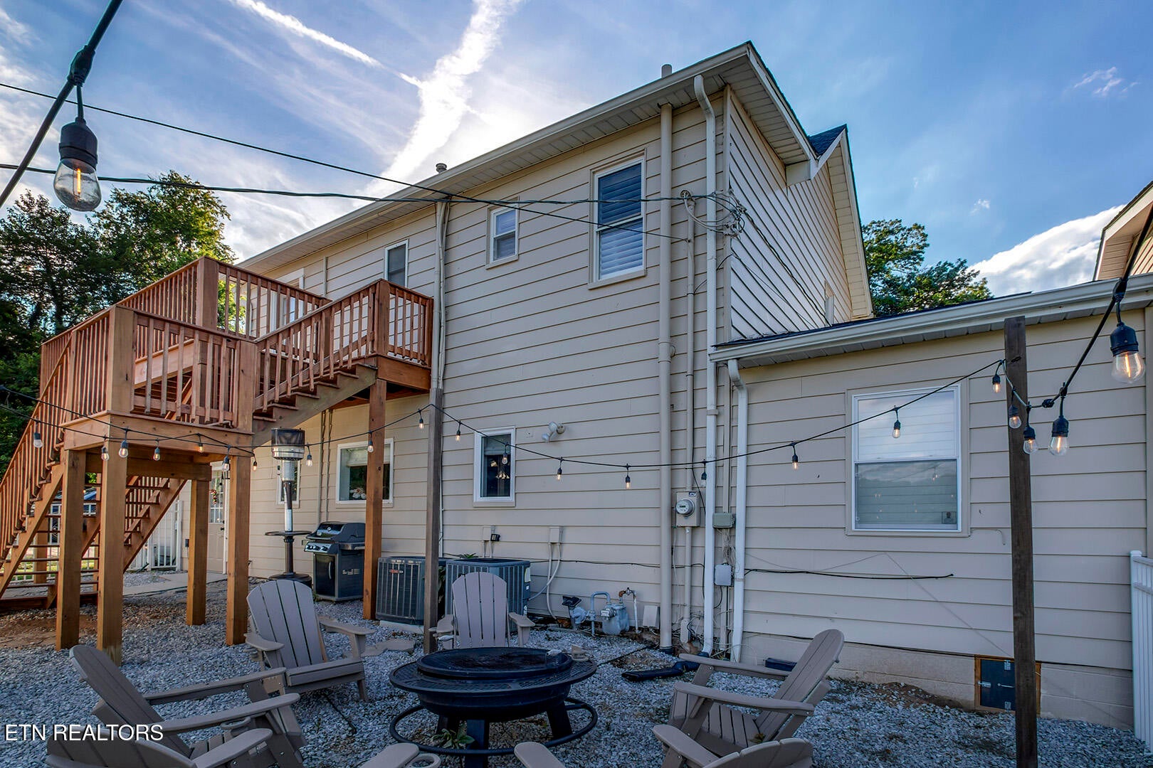 Are you looking for an adorable home with character, comfort, and styl – image 58