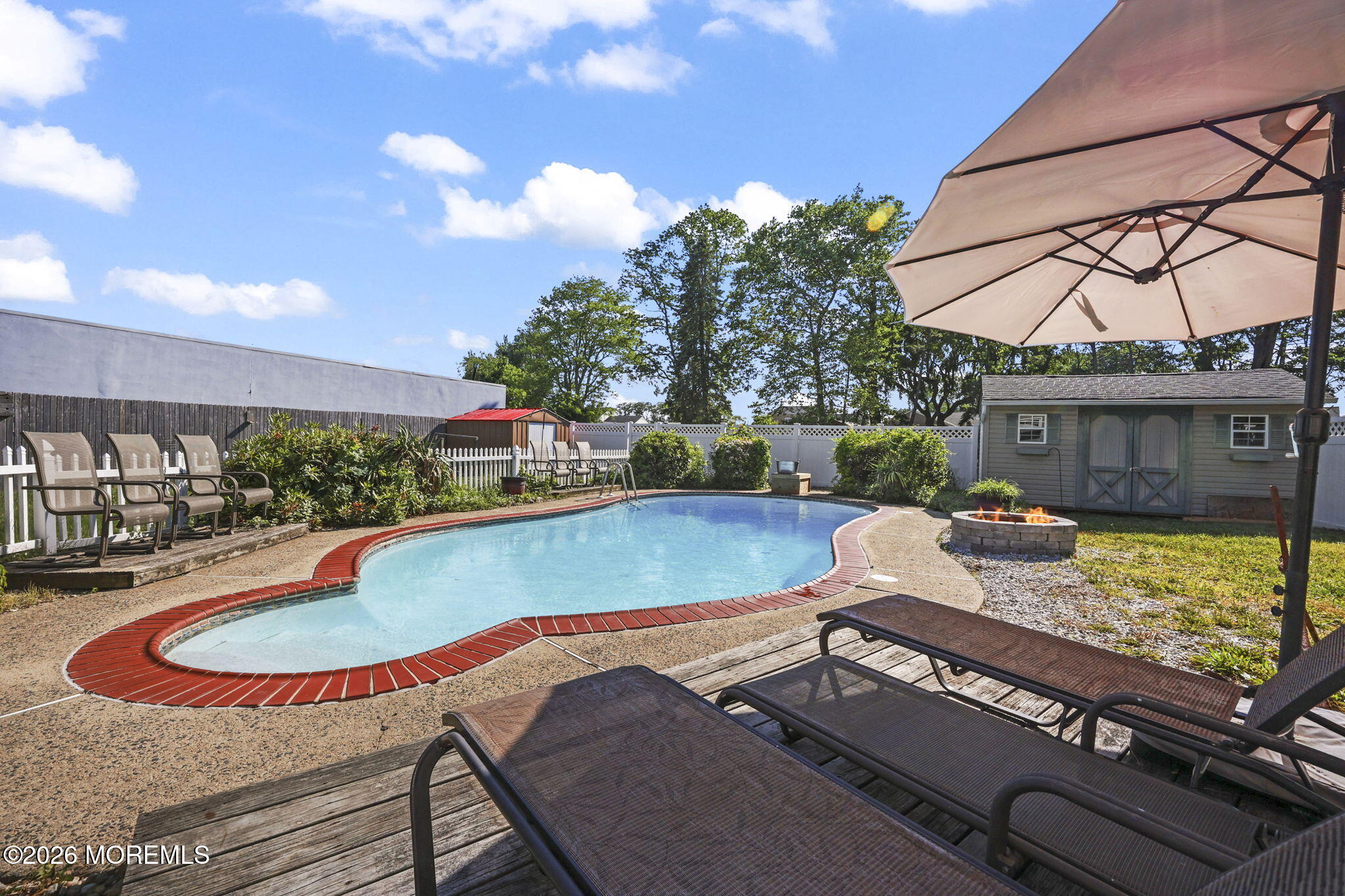 Opportunity awaits,this spacious ranch-style home offers 3 bedrooms, 1 – image 11