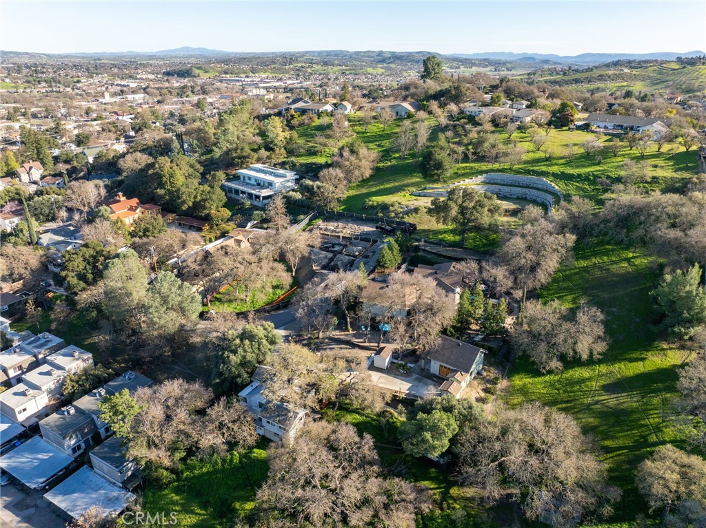 Located on the desirable West Side of Paso Robles, this custom-built 2 – image 61