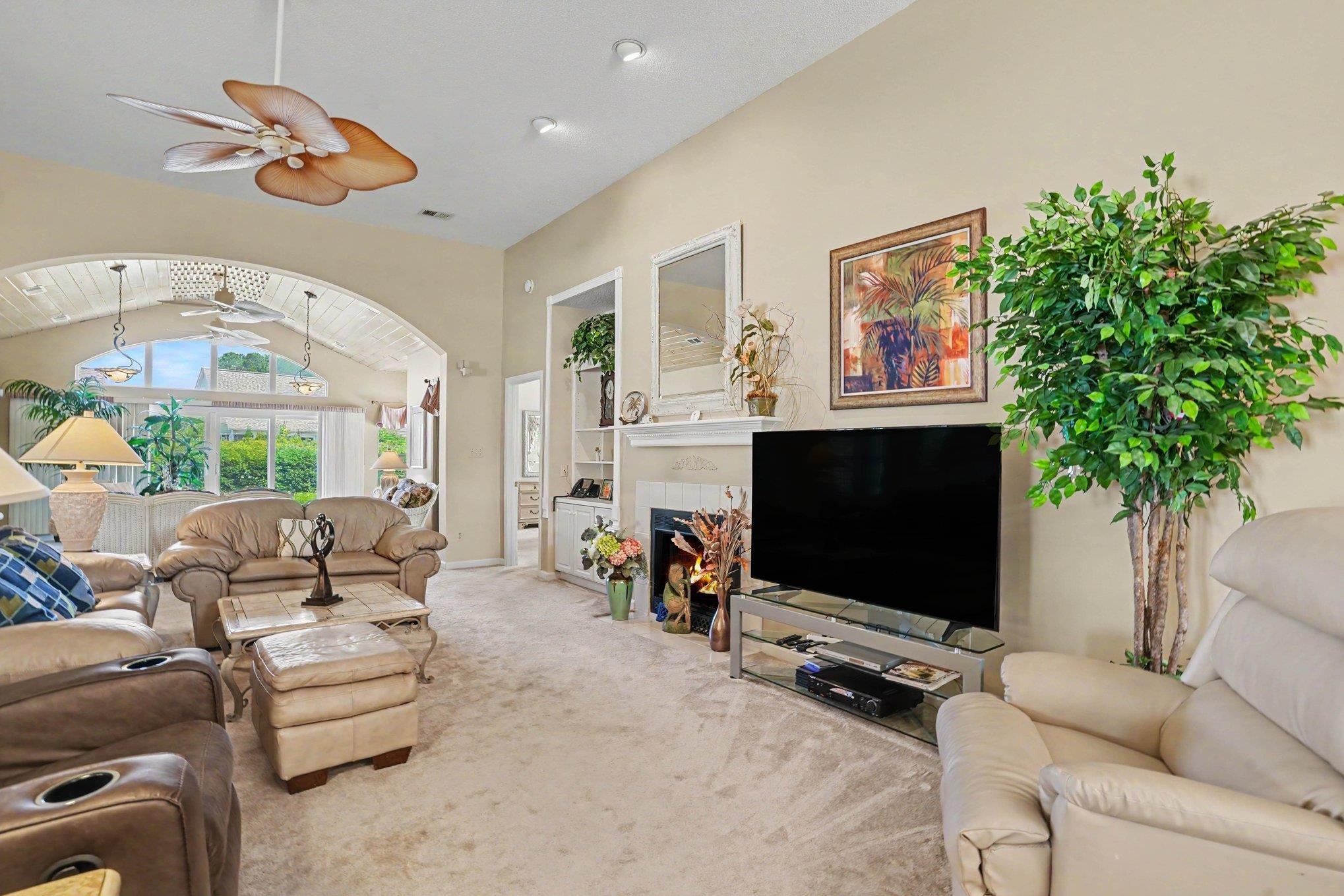 Do not miss this gorgeous updated 3 bed 2 bath single level home locat – image 7