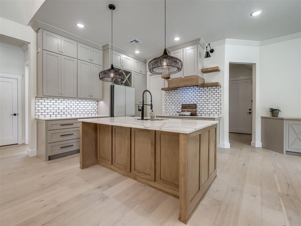 Amid the wooded charm of Arcadia, 12925 Broken Arrow offers a perfect – image 10