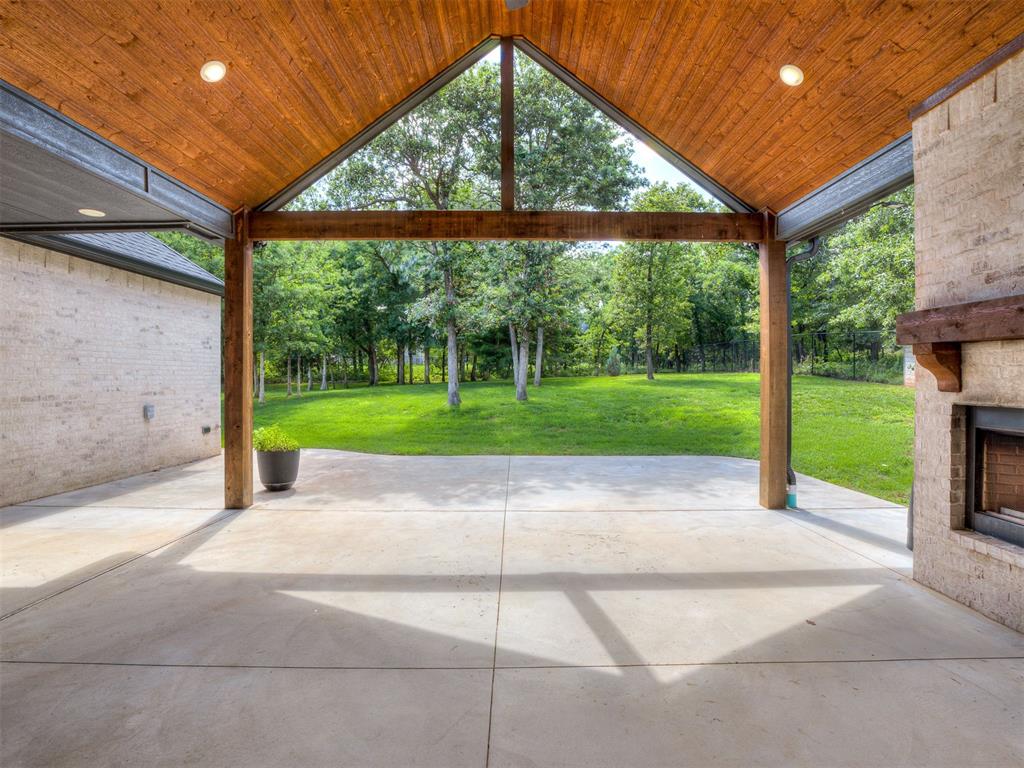 Amid the wooded charm of Arcadia, 12925 Broken Arrow offers a perfect – image 41