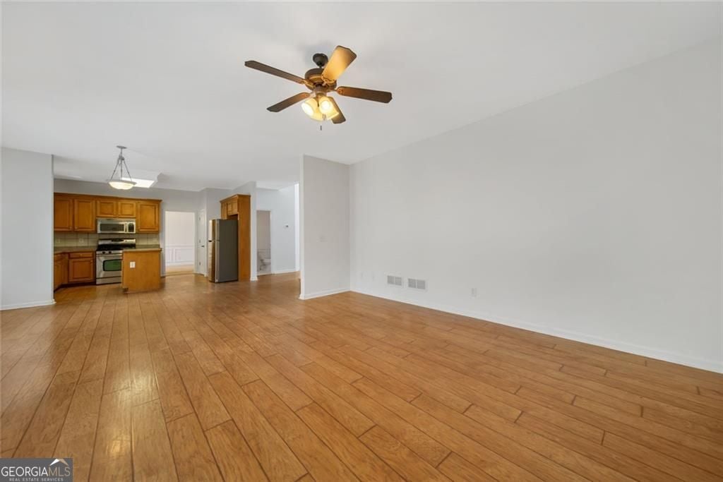 Just listed in the sought-after Arbors at Old Peachtree subdivision! T – image 11