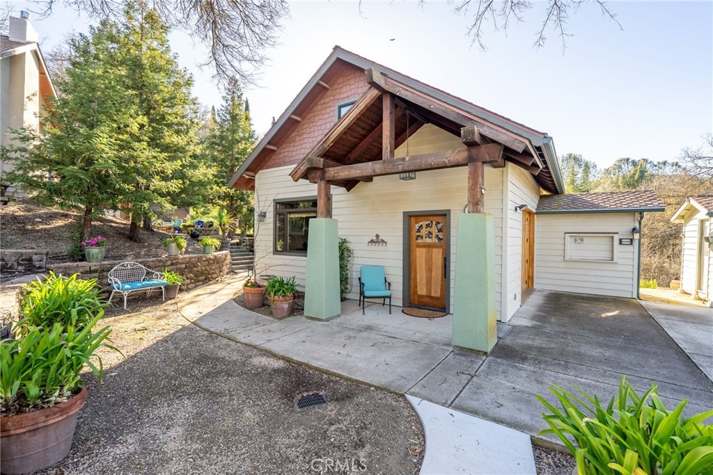 Located on the desirable West Side of Paso Robles, this custom-built 2 – image 45