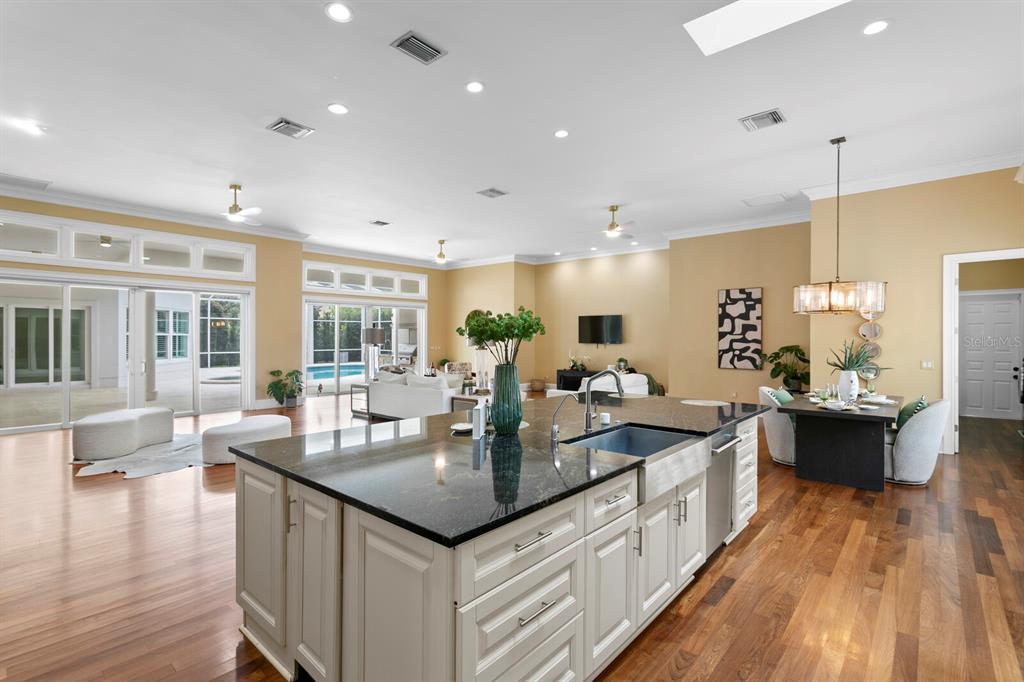 This spectacular custom executive home is situated in Avila, Tampa Bay – image 22