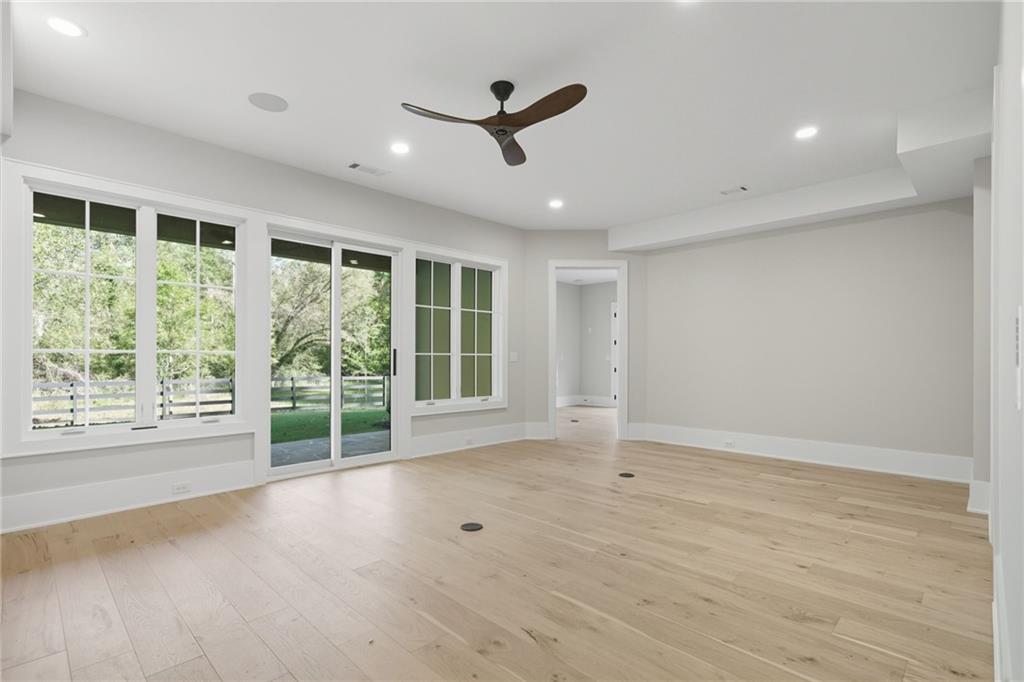Beautiful Custom Home on gorgeous estate lot in exclusive Milton. This – image 46