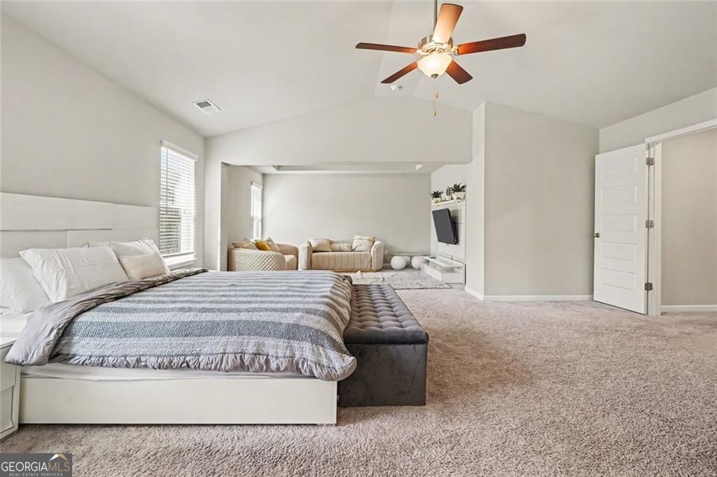 Beautiful home in the sought after Calcutta community! This spacious R – image 16