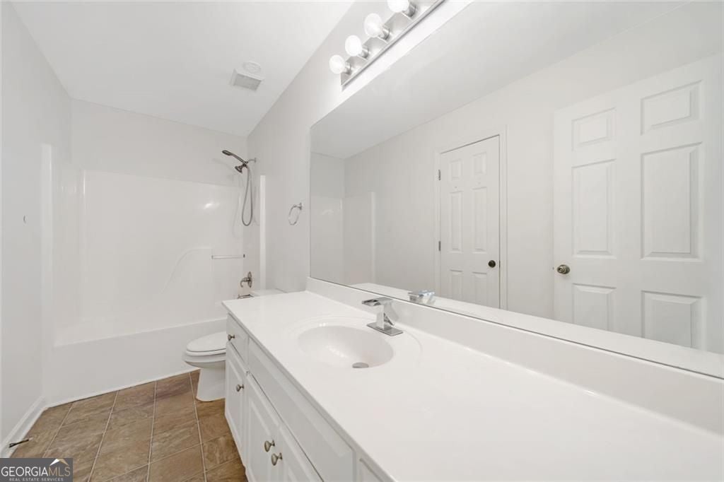 Just listed in the sought-after Arbors at Old Peachtree subdivision! T – image 22