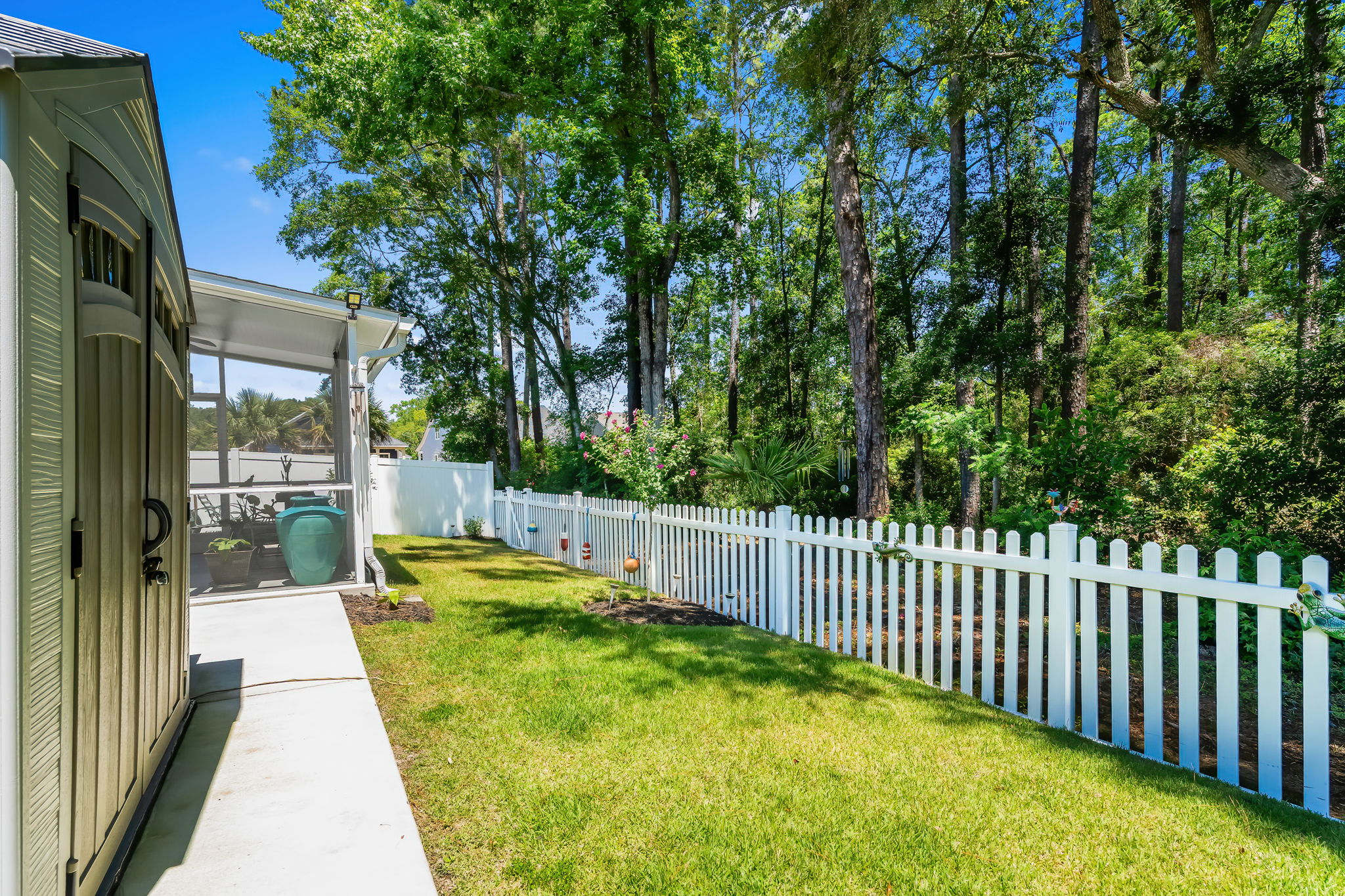 This is a beautifully maintained 4 BR/2BA one level, open concept ranc – image 36