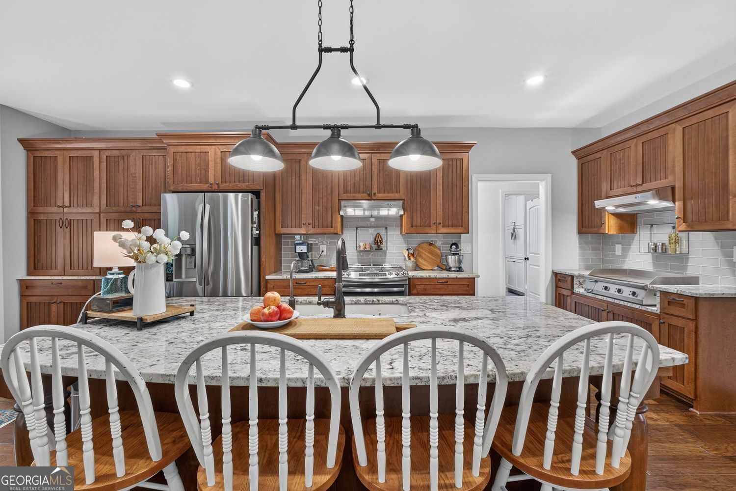 Incredible custom home with tons of bells and whistles in sought after – image 17