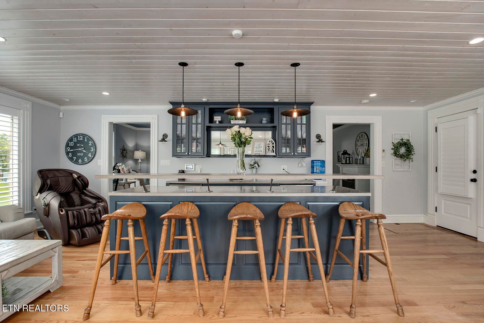 Are you looking for an adorable home with character, comfort, and styl – image 5