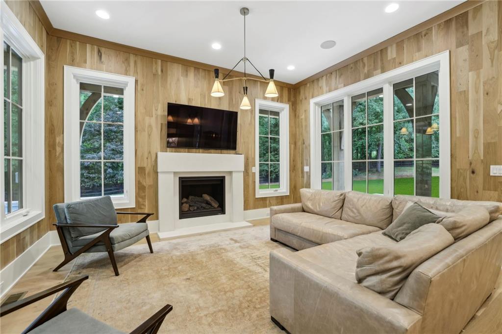 Beautiful Custom Home on gorgeous estate lot in exclusive Milton. This – image 66