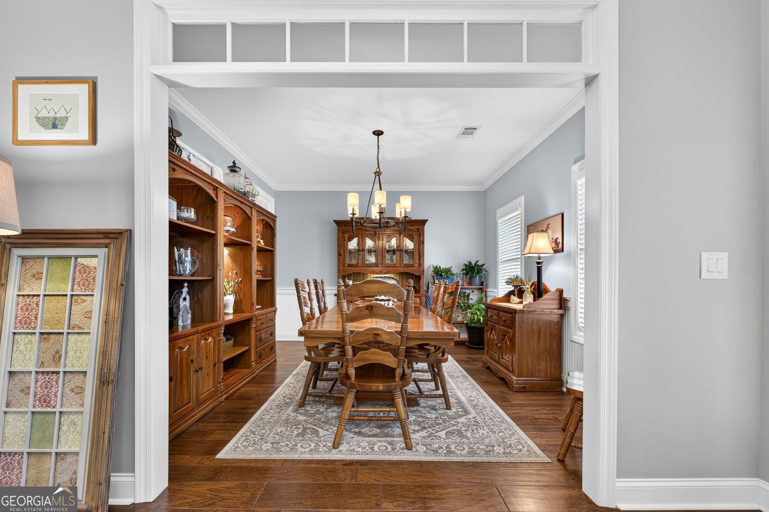 Incredible custom home with tons of bells and whistles in sought after – image 10