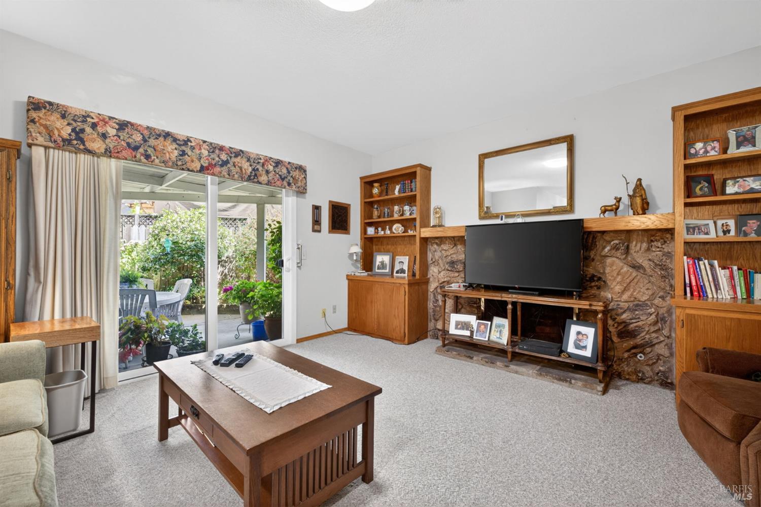 Welcome to 274 Beech Avenue, a beautifully maintained single-story hom – image 24