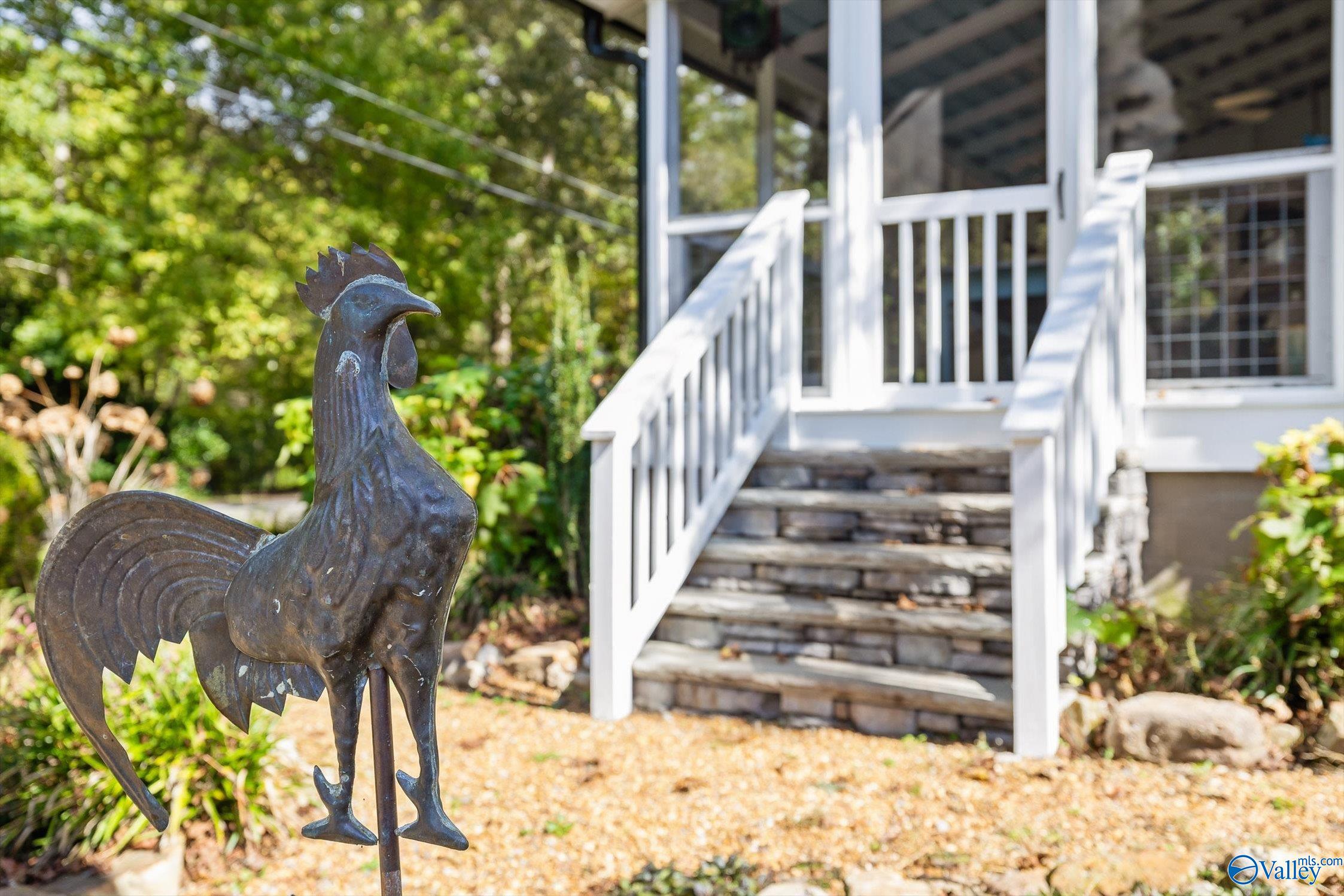 Irreplaceable Mentone charm meets thoughtful updates. Built in 1935, t – image 49