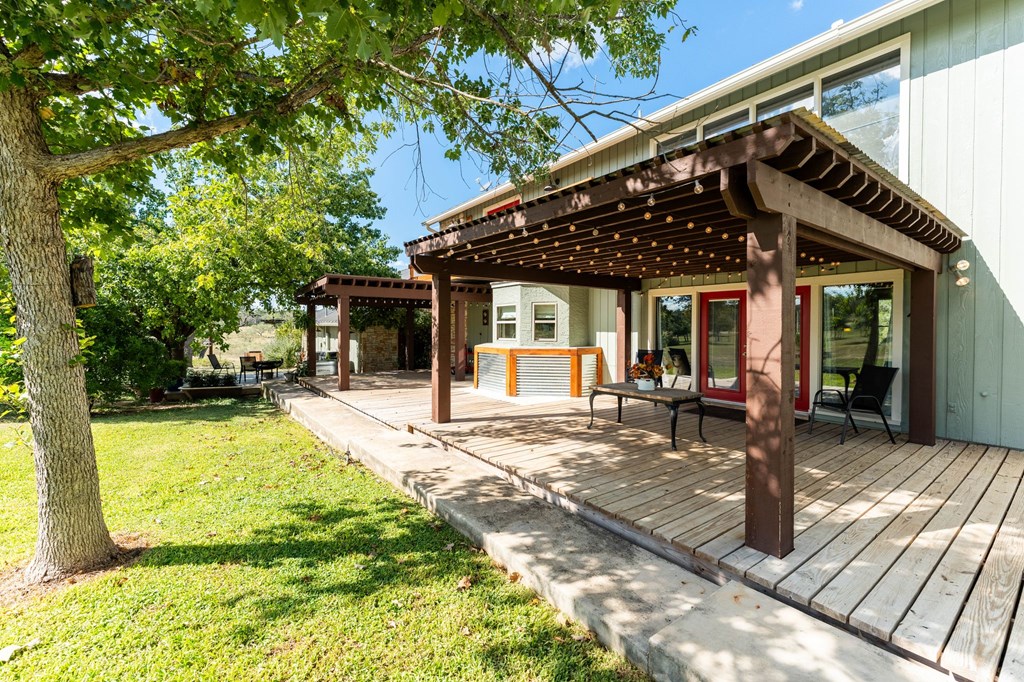 Unrestricted 3-acre property designed with homesteading & self-suffici – image 18