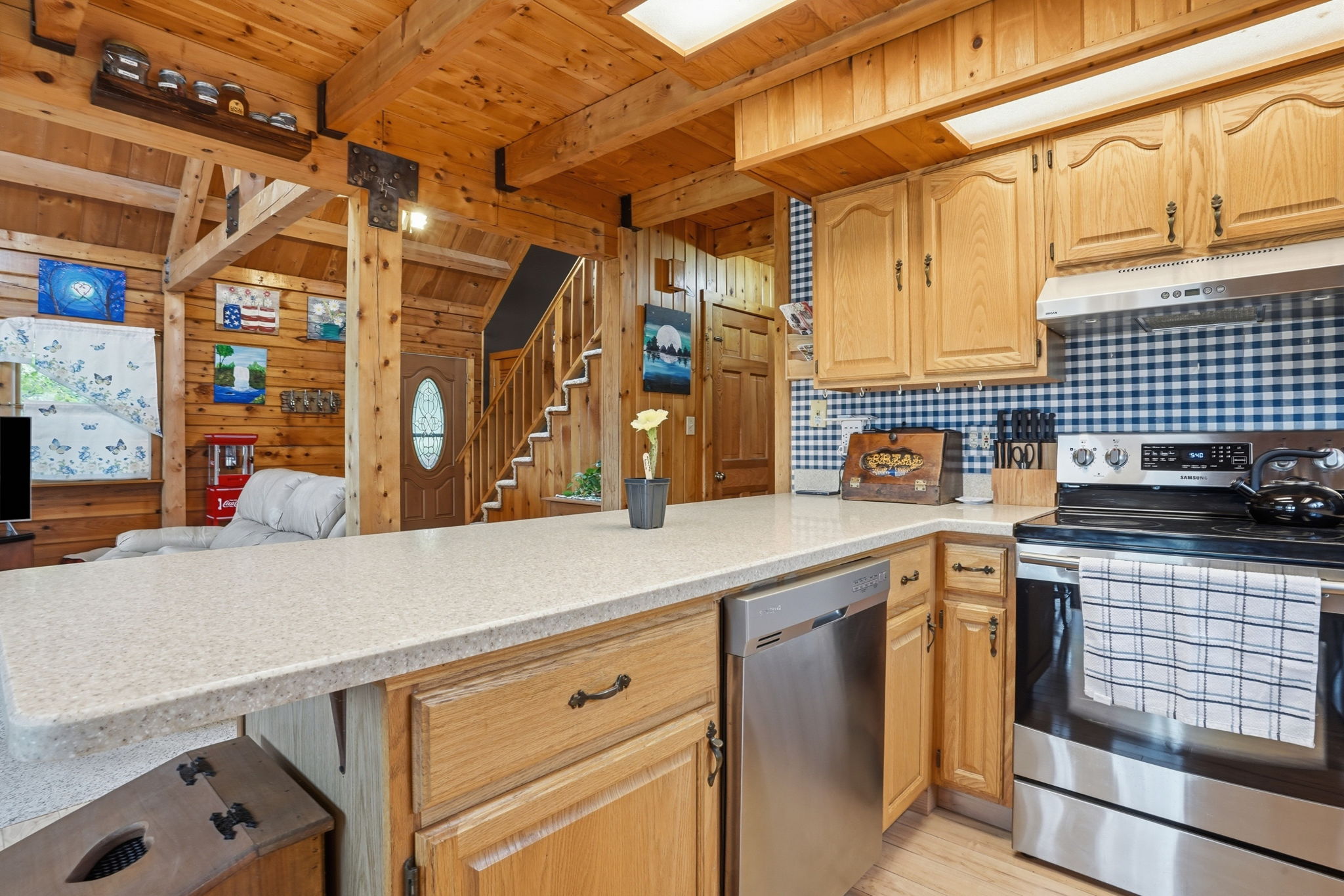 Log Cabin Retreat on 5 AcresEscape to your own private oasis tucked aw – image 14