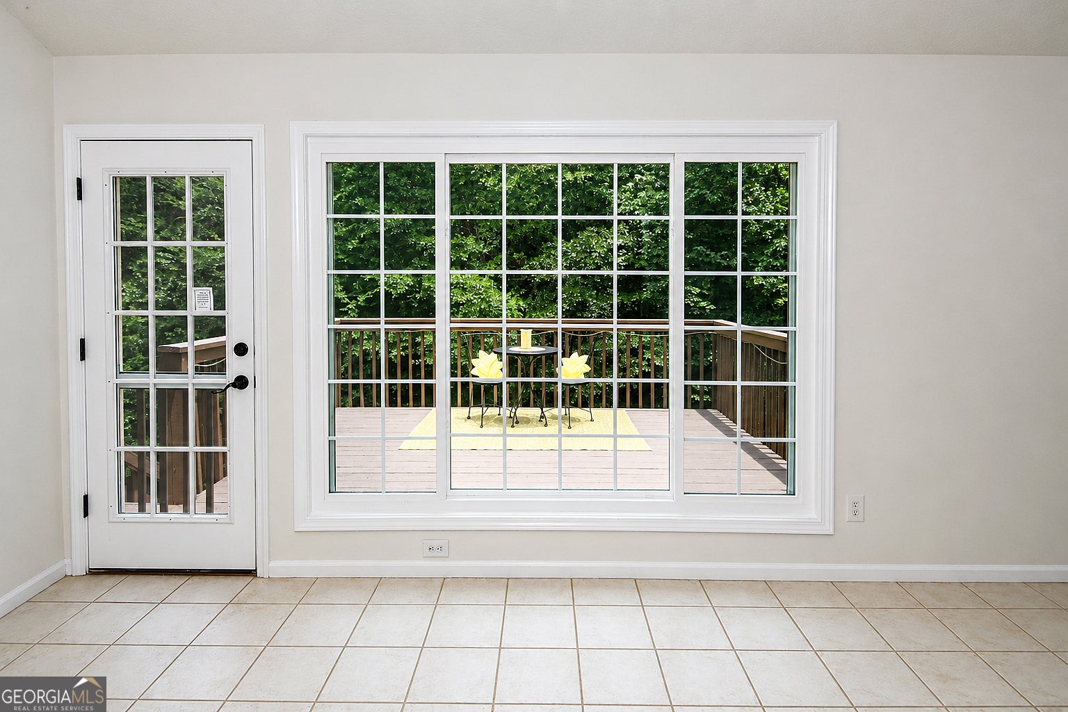 Home is Occupied - Please do not disturb the owners. Welcome to this s – image 6