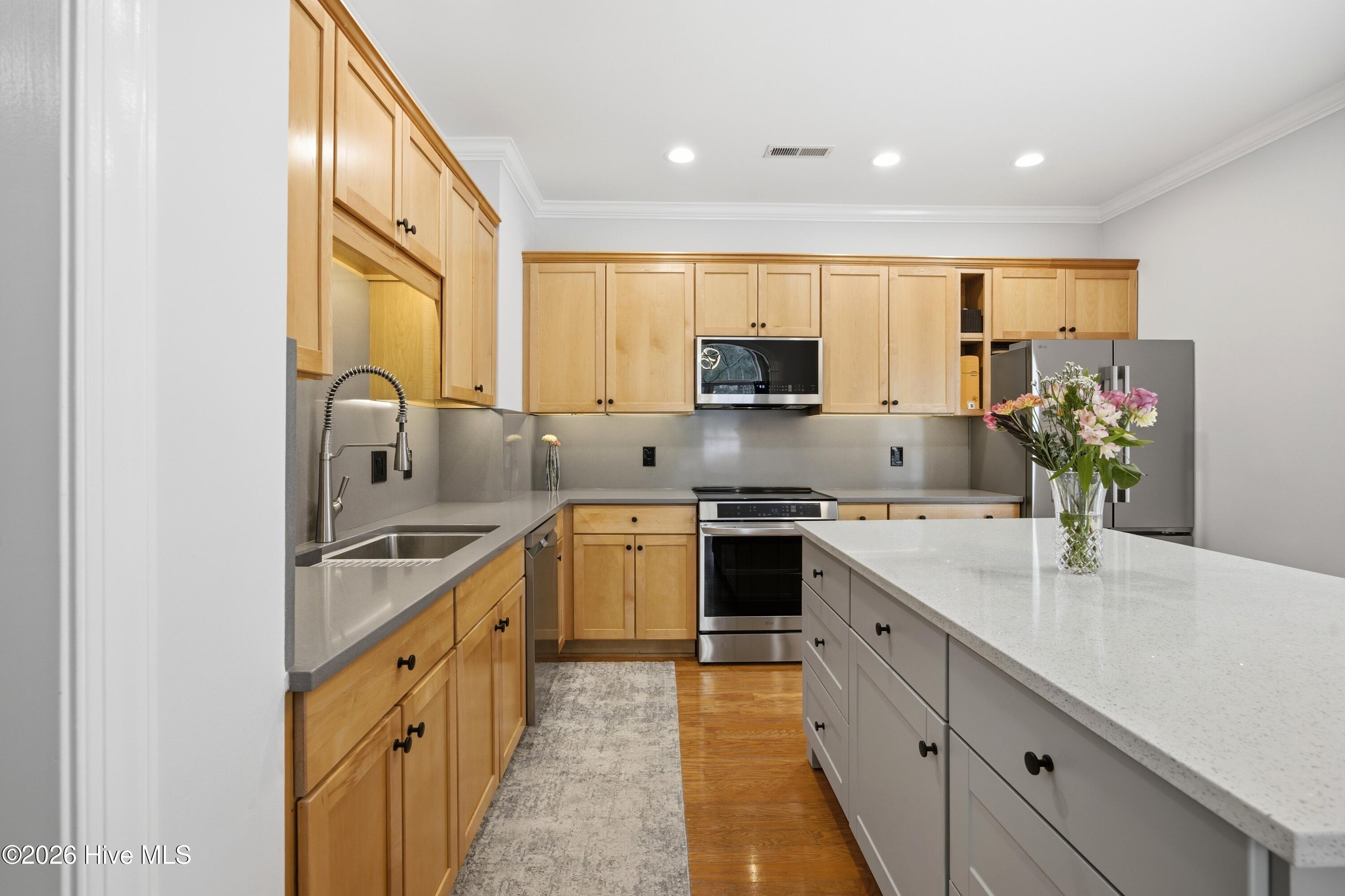 Welcome to this beautifully updated brick home featuring 4 bedrooms an – image 11