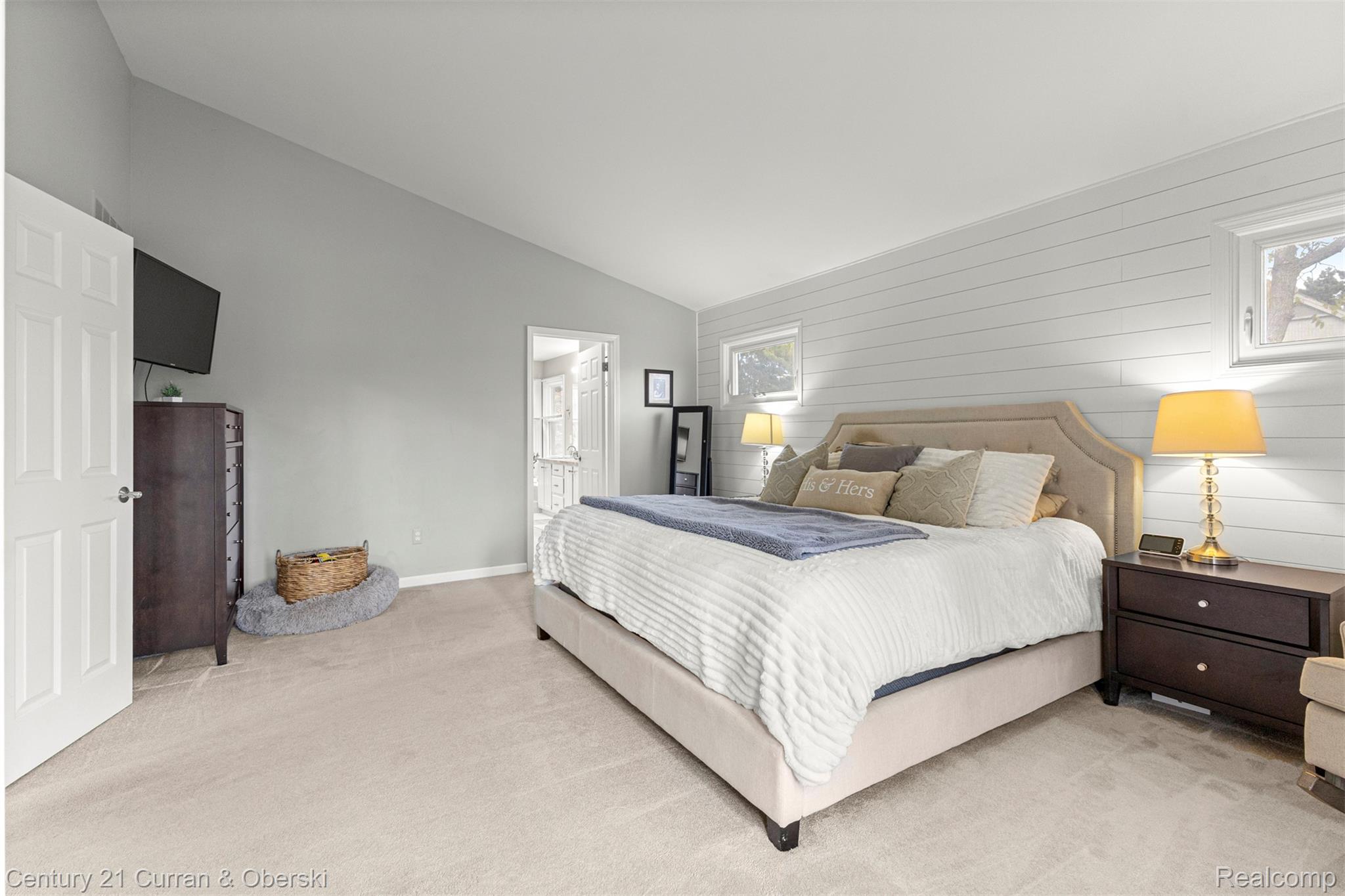 Welcome to 30999 Sudbury Street in Farmington Hills. This beautifully – image 29