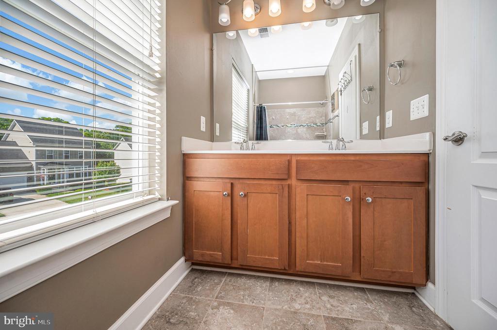 9 9 Sutter Drive, Fredericksburg, Virginia, 22405, USA, 5 Bedrooms Bedrooms, ,5 BathroomsBathrooms,Residential,For Sale,9 Sutter Drive,6112093a-7c20-4b1f-b5cb-6f9b80