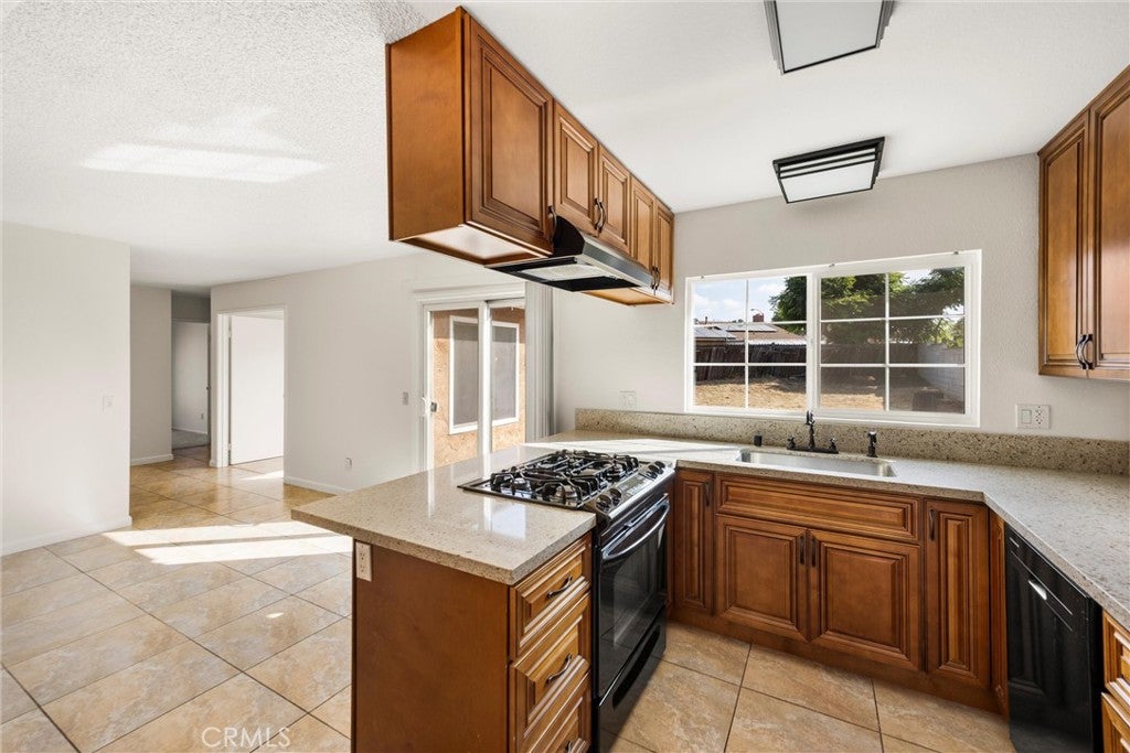 2701 2701 S Whispering Lakes Court, Ontario, California, 91761, USA, 4 Bedrooms Bedrooms, ,1 BathroomBathrooms,Residential,For Sale,2701 S Whispering Lakes Court,WS26107838