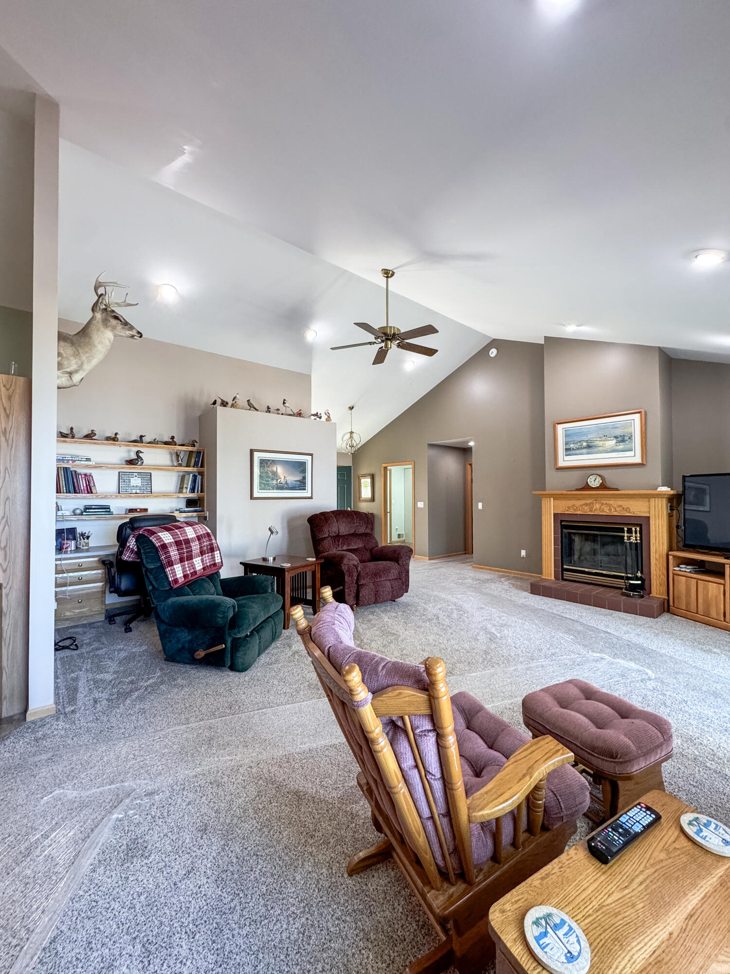 This one-owner ranch home on Lake Huron offers a perfect blend of comf – image 2