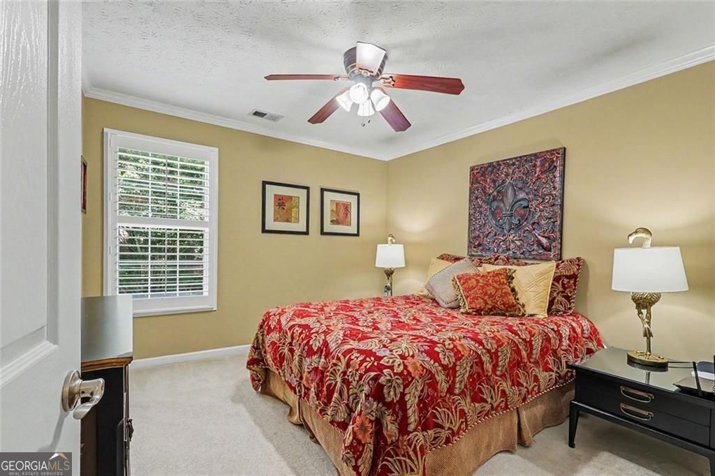 Welcome to this stunning home in beautiful Grayson, Georgia. Professio – image 36