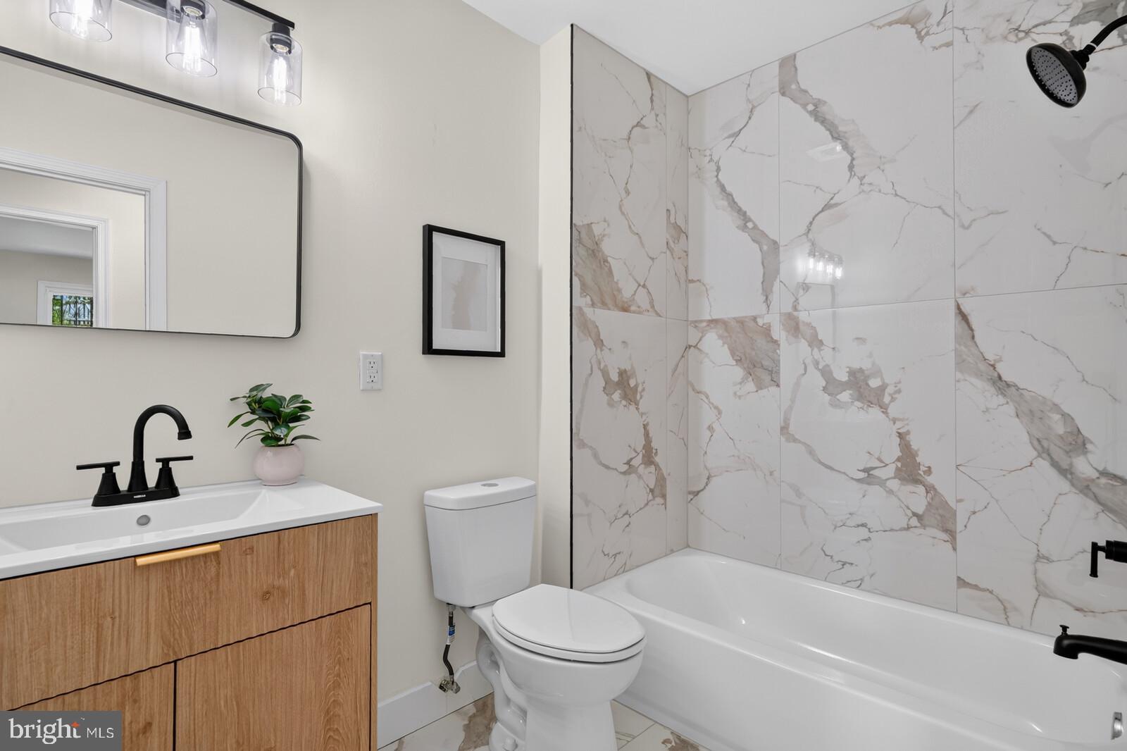 Beautifully Renovated Single-Family Home in Sought-After Kettering – 5 – image 27