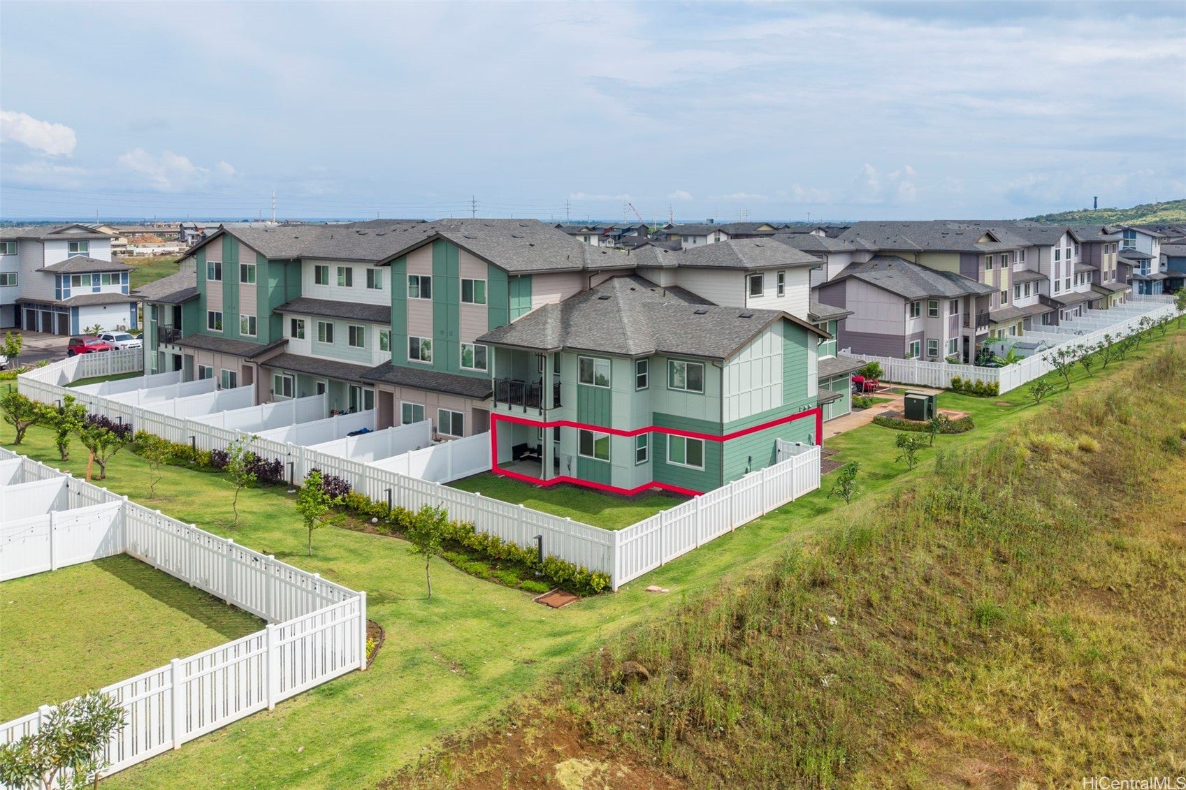 Welcome home to this beautifully maintained corner townhome at Kapili – image 14