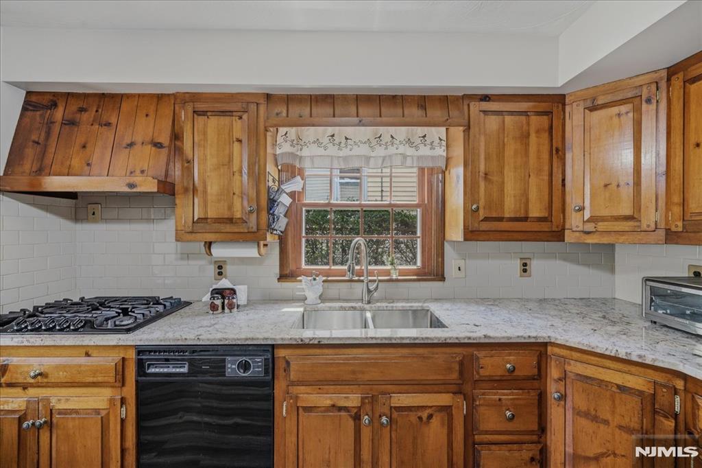 85 85 Stewart, Kearny, New Jersey, 07032, USA, 3 Bedrooms Bedrooms, ,3 BathroomsBathrooms,Residential,For Sale,85 Stewart,26021909