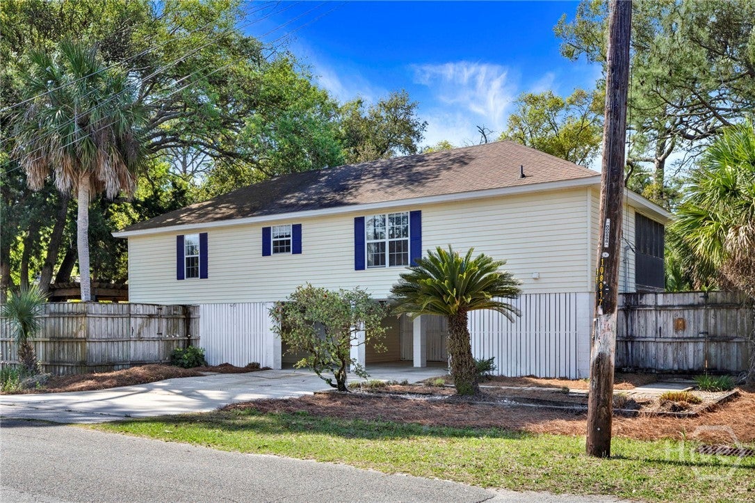 Located in the heart of Tybee Island, 407 7th Street offers the perfec – image 48