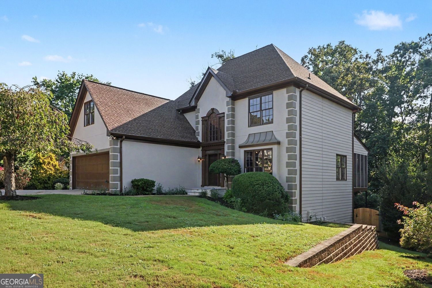 Welcome to a beautifully renovated home featuring a fully finished bas – image 5