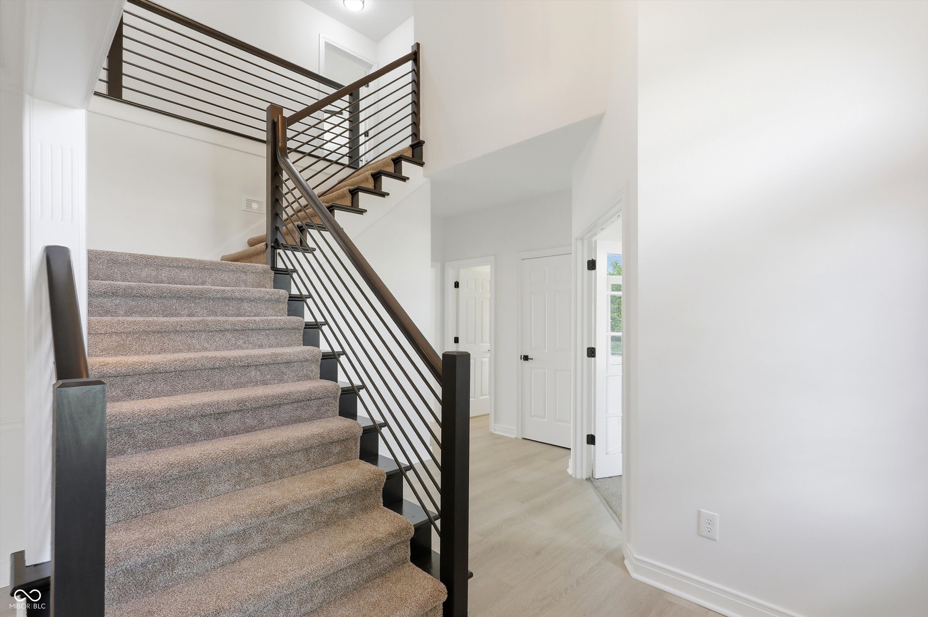 Welcome to this beautifully updated home in the highly sought-after Wa – image 6