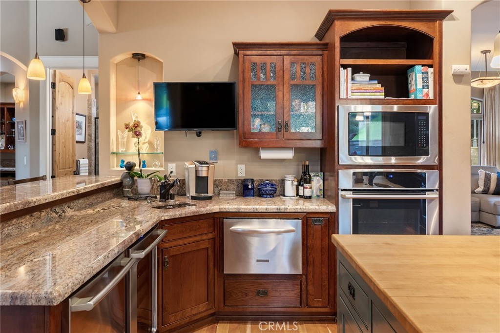 Located on the desirable West Side of Paso Robles, this custom-built 2 – image 12